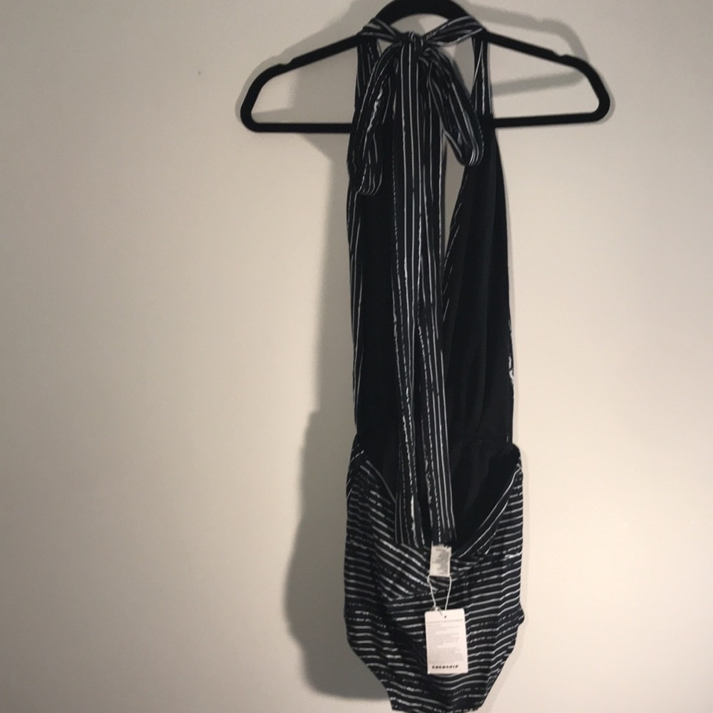 Cocoship, Size 6 Deep Vneck halter backless 🩱 swimsuit one piece. - Picture 5 of 7